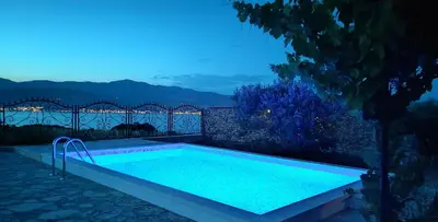 Bazen u objektu Stone House with Pool, Set in Idillic Countryside - Villa Mir ili u blizini