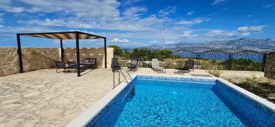Pogled na planine ili pogled na planine iz vikendica