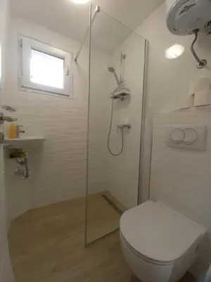 Kupaonica u objektu Marina Mala Kuca