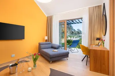 TV i/ili zabavni centar u objektu Spectacular Brac Villa Villa Adriatic 5 Bedrooms Stunning Sea Views