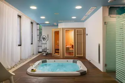 Tlocrt objekta Luxury beachfront Villa Sea Palace with pool & spa near Omiš