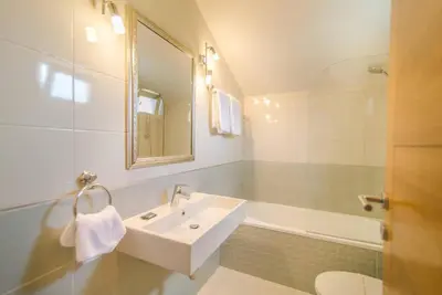 Kupaonica u objektu Luxury beachfront Villa Casa Mare with heated pool near Supetar - Brač