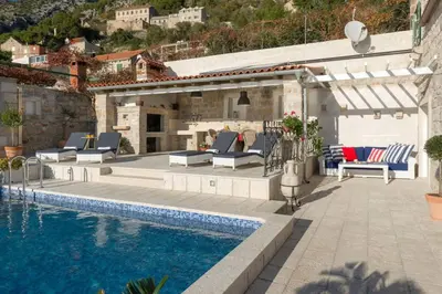 Bazen u objektu Luxury Villa Murvica with private pool near the beach in Murvica on Brac island ili u blizini