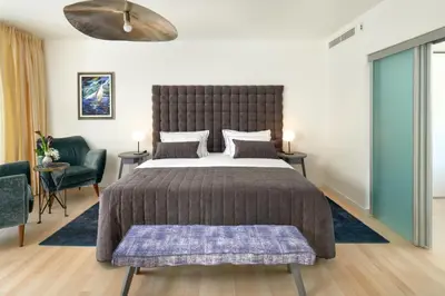 Krevet ili kreveti u jedinici u objektu Luxury Beachfront Villa Castello Bol with private pool at the promenade Zlatni Rat at the beach in Bol - Brac