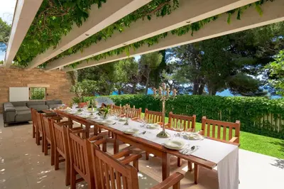 Vrt u objektu Luxury Beachfront Villa Castello Bol with private pool at the promenade Zlatni Rat at the beach in Bol - Brac
