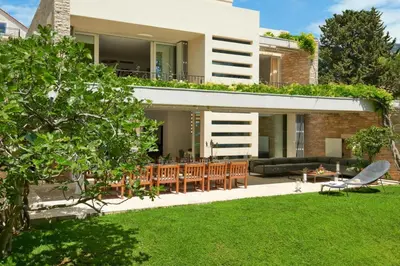 Vrt u objektu Luxury Beachfront Villa Castello Bol with private pool at the promenade Zlatni Rat at the beach in Bol - Brac