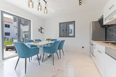 Kuhinja ili čajna kuhinja u objektu Strelitzia apartment Split with jacuzzi