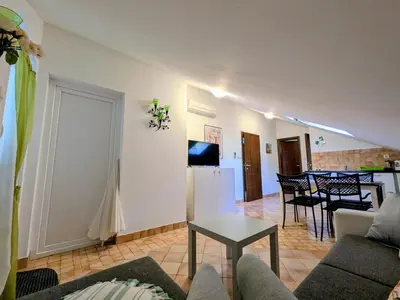 TV i/ili zabavni centar u objektu VIŠAK