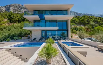 Bazen u objektu Beach Front Home In Brela With Sauna ili u blizini