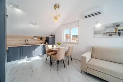 Kuhinja ili čajna kuhinja u objektu Apartmani Indigo