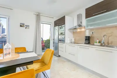 Tlocrt objekta Apartments with a swimming pool Podstrana, Split - 22897