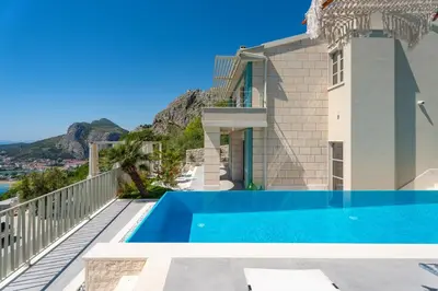 Bazen u objektu Casa GENI-heated pool, 3 bedrooms, sea views ili u blizini
