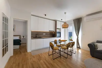 Kuhinja ili čajna kuhinja u objektu Luxury Modern Oasis with Private Garden