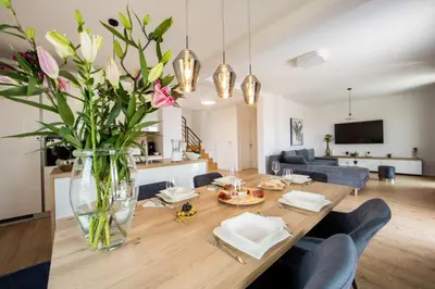 TV i/ili zabavni centar u objektu Villa With Beautiful View, Modern Furnishing & Pool