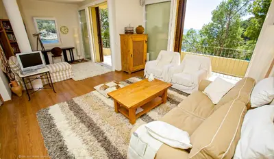TV i/ili zabavni centar u objektu Beach Front Villa, Garden, Quiet Bay, Boat Mooring - Villa Bleu Mer