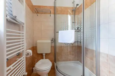 Kupaonica u objektu Apartmani Jakić 2