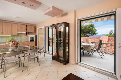 Kuhinja ili čajna kuhinja u objektu Villa Eden - Private Beachfront House with Pool