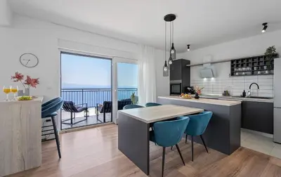 Kuhinja ili čajna kuhinja u objektu Seaview Villa ELZA with heated pool, summer kitchen, gym, seaviews