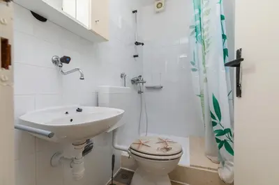 Kupaonica u objektu Family-friendly apartments with swimming pool Brela, Makarska - 22910
