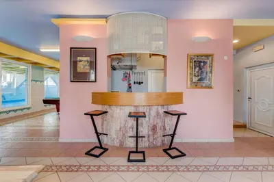 Tlocrt objekta Blue Dolphin Apartment - Private indoor Pool, Jacuzzi, Garden