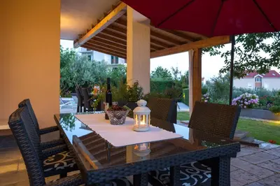 Vrt u objektu Relaxing and cozy apartments with pool Sara&Nino