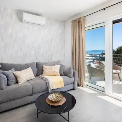 TT Apartment with sea view and private parking