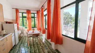 Kuhinja ili čajna kuhinja u objektu Apartments by the sea Promajna, Makarska - 23184