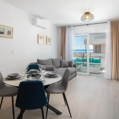 Elvin Apartment with sea view