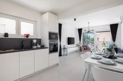 Kuhinja ili čajna kuhinja u objektu Luxury apartment Edvina with private parking