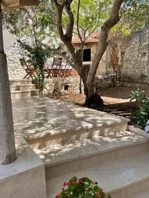 Vrt u objektu Apartmani Brač