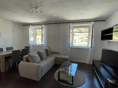 TV i/ili zabavni centar u objektu Apartmani Brač