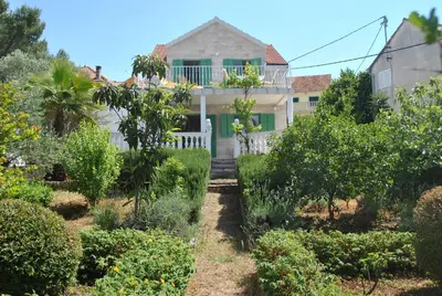 Vrt u objektu Family house, large terrace and garden, 200m to beach - Villa Paradiso