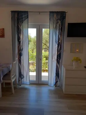 TV i/ili zabavni centar u objektu IvKa
