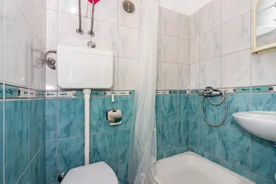 Kupaonica u objektu Apartment KATE only 10 meter from beach near SPLIT