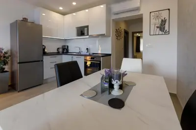 Kuhinja ili čajna kuhinja u objektu Apartman s pogledom na more 