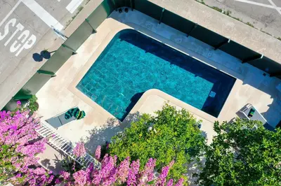 Bazen u objektu Family-friendly apartments with swimming pool Supetar, Brac - 12893 ili u blizini