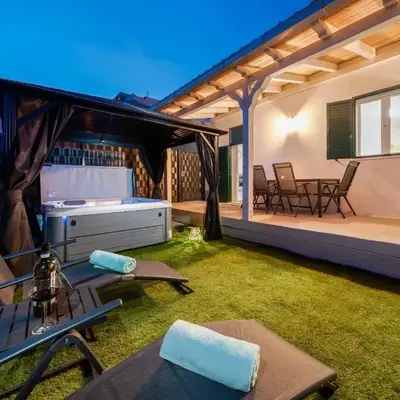 Holiday house with a parking space Dugi Rat