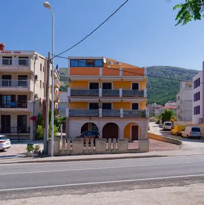 Pogled na planine ili pogled na planine iz apartmana