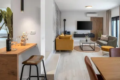 TV i/ili zabavni centar u objektu Apartment Gironi with Pool, Jacuzzi