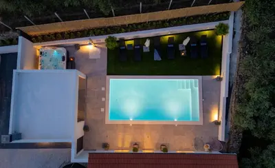 Bazen u objektu Apartment Gironi with Pool, Jacuzzi ili u blizini