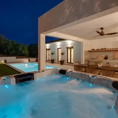 Apartment Gironi with Pool