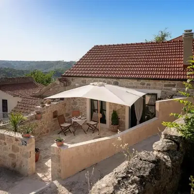 Lovely Home In Vrisnik With Wifi
