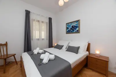 Krevet ili kreveti u jedinici u objektu APARTMENTS4YOU SUPETAR 1,2,3&4 -the BEST and MOST POPULAR apartments for DISCOVERING the island - free parking - 200 meters from the beach
