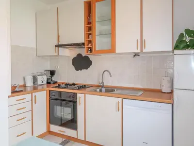 Kuhinja ili čajna kuhinja u objektu Apartment Ana-2 by Interhome