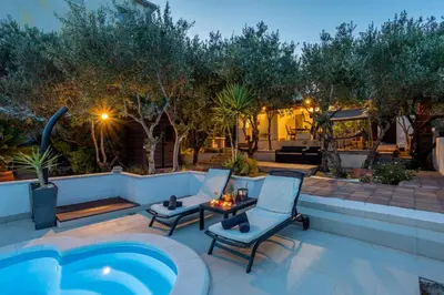 Bazen u objektu House Oliva with private pool and large garden ili u blizini