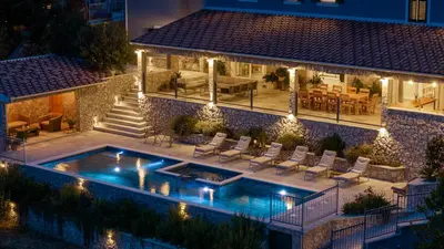 Bazen u objektu Seaview Villa Granda Lokva ili u blizini