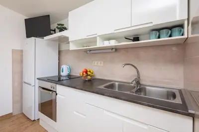 Kuhinja ili čajna kuhinja u objektu La Playa Beach Apartment