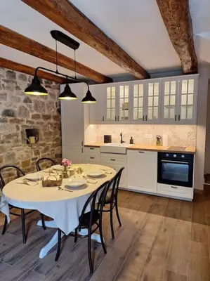 Kuhinja ili čajna kuhinja u objektu Stone house Gazda