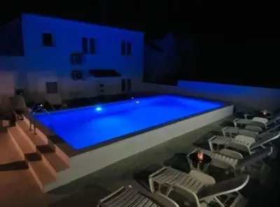 Bazen u objektu Villa Brazza ili u blizini
