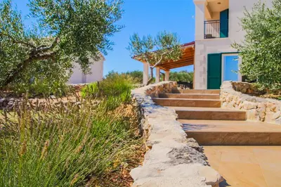 Vrt u objektu Villa Luisa für bis zu 8 Personen mit Pool, Klima, Grill, Tischtennis, Boccia